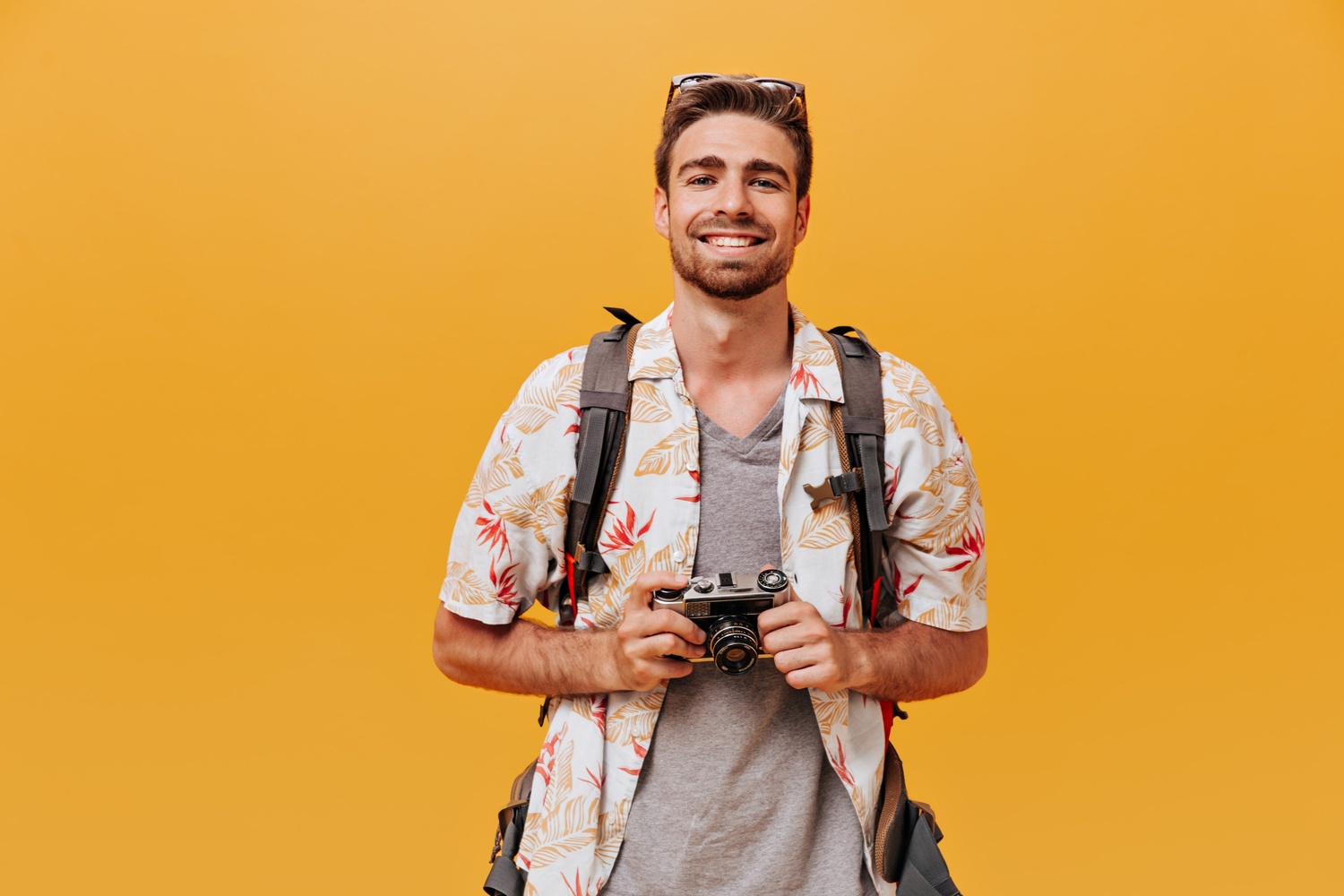 smiling-tourist-with-ginger-beard-in-short-sleeve--Q287KSW