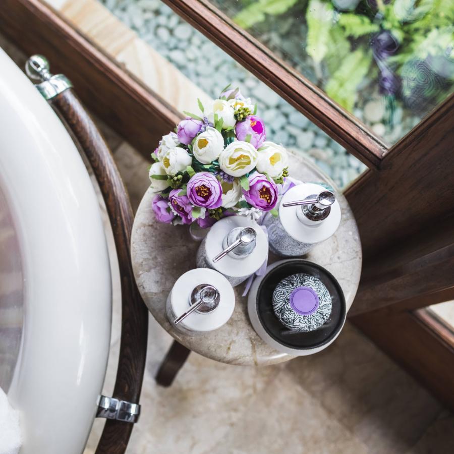 bath-tube-with-tropical-flowers-spa-relaxation-2024-09-22-21-31-16-utc