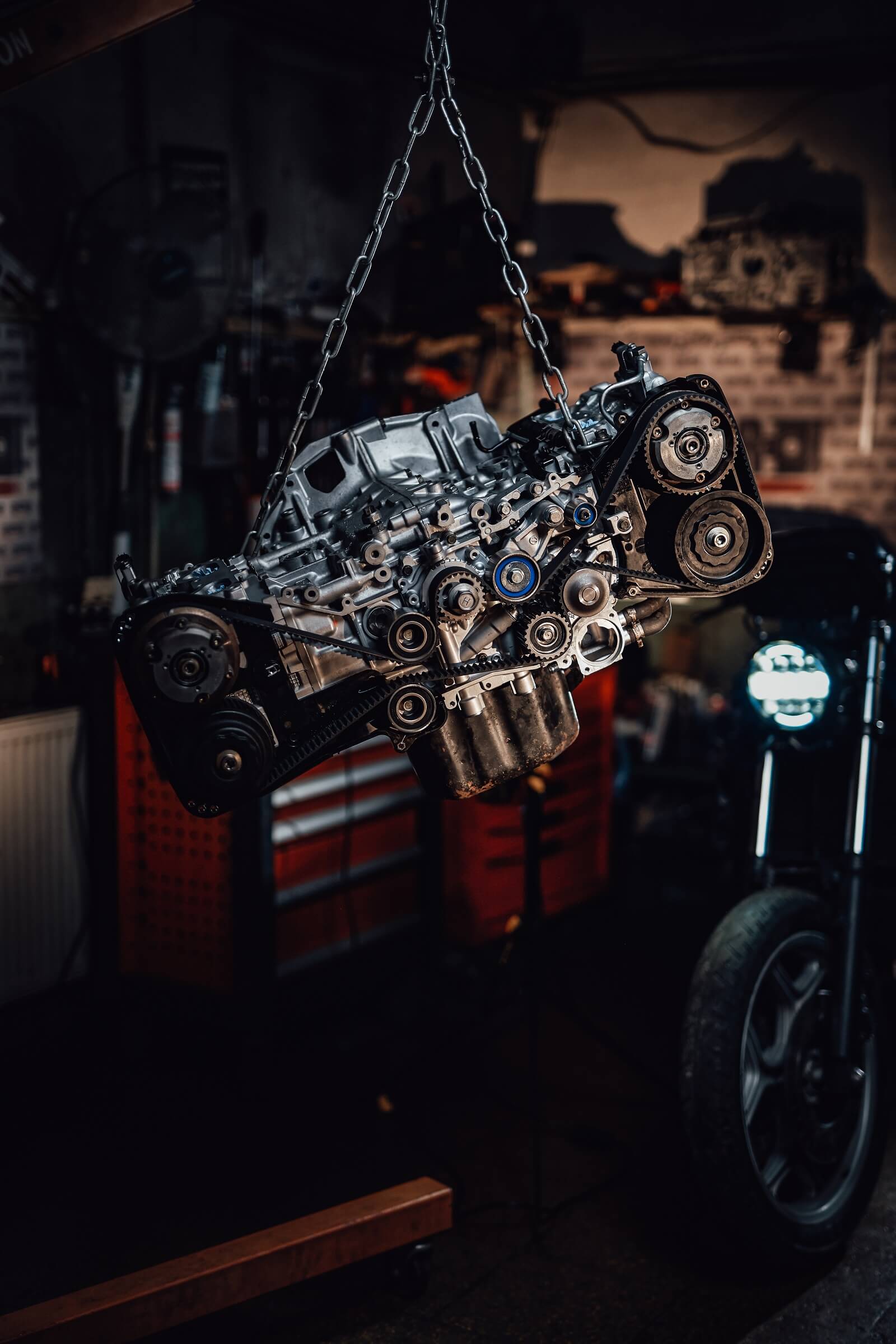 chained-motorcycle-motor-YVX87PD